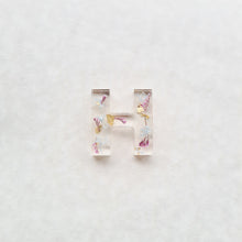 Load image into Gallery viewer, [Saku Collection 4] Resin Name Initial Keychain (Single)
